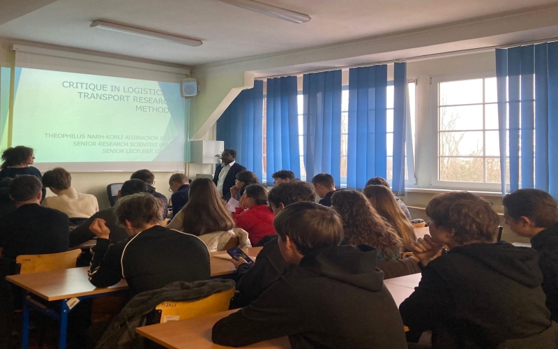 GLOBALNE WEBINARIA – GOŚCINNIE DR THEOPHILUS ADJIRACKOR